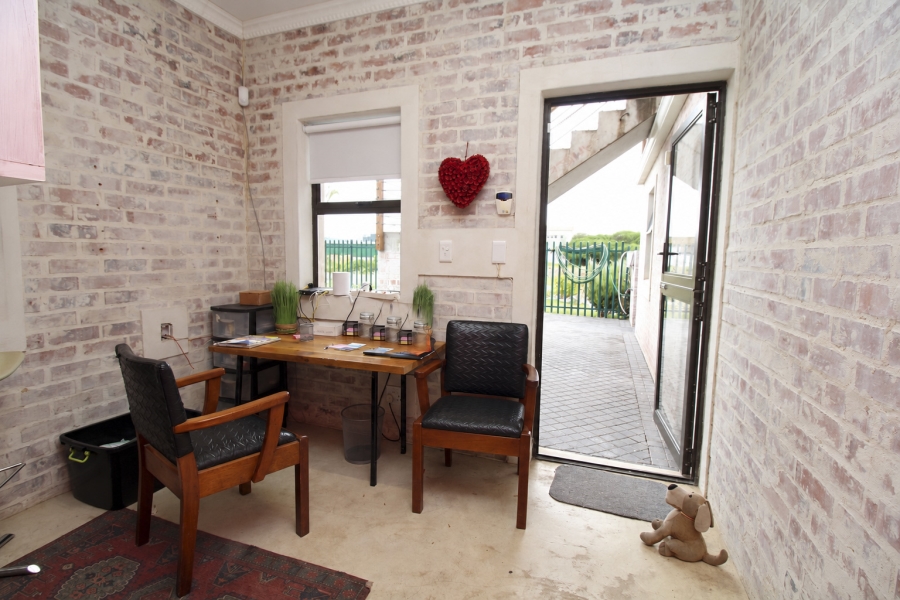 5 Bedroom Property for Sale in Middedorp Western Cape